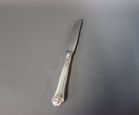 Barnekniv i Saksisk, tretårnet sølv.
5000m2 udstilling.