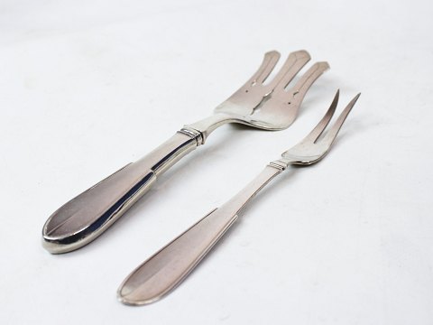 Server and carving fork in heritage silver no. 1 - Hans Hansen..
Great condition
