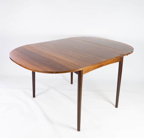Dining table with extension in rosewood designed by Arne Vodder from the 1960s. 
