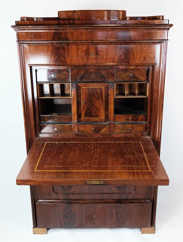 Secretaire of mahogany with inlaid wood, in great antique condition from the 1840s. 5000m2 showroom.