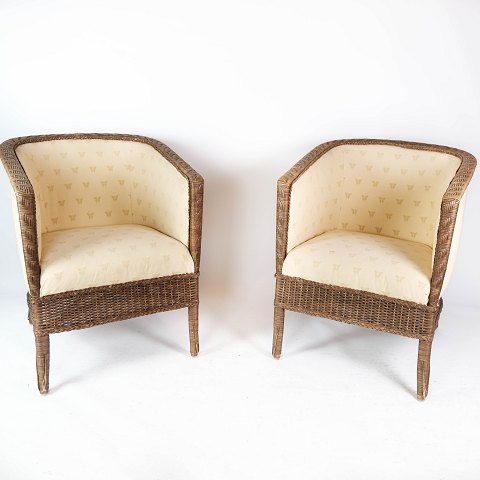 Set of two easy chairs with paper cord and upholstery with light fabric from the 
1940s.
5000m2 showroom.
