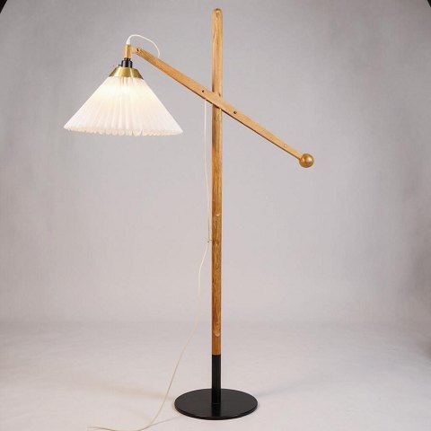 Floor lamp - Model 325 - Le Klint - Vilhelm Wohlert - Teak - 1950s
Great condition

