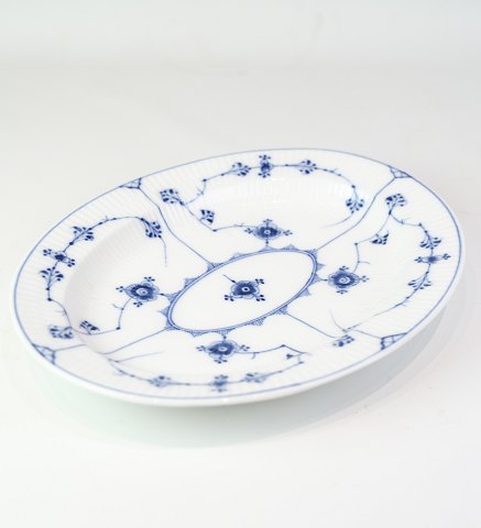 Ovalt fad - Mønstret Riflet - Arnold Krog - Musselmalet - Royal Copenhagen - No. 
97
Flot stand
