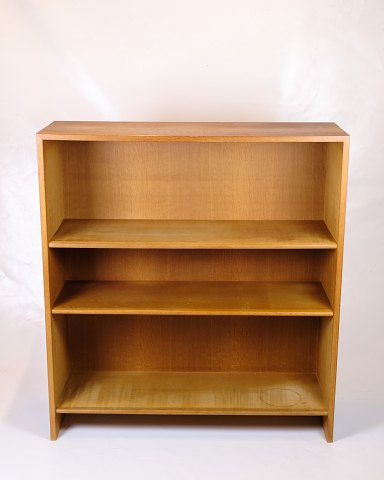 Bookcase - Oak - Hans J. Wegner - Ry Furniture Factory - Model RY16 - Oak - 1960
Great condition
