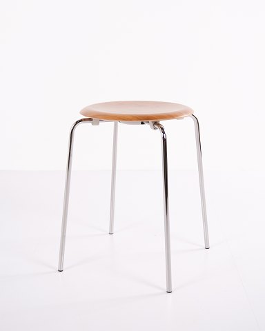 Dot Stool – Arne Jacobsen – Walnut Veneer & Chrome