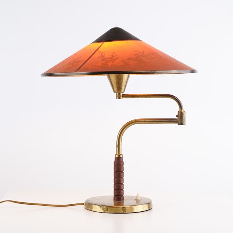 Tischlampe mit Schwenkarm aus patiniertem Messing mit bernsteinfarbener Schirm, LYFA, 1930/40er Jahre