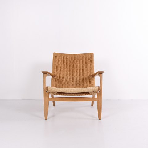 CH25 Sessel aus Patinierter Massiver Eiche und Geflecht von Hans J. Wegner