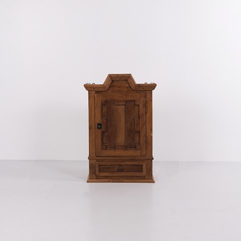 Hängeschrank / Tabakschrank aus Eiche aus den 1930er Jahren
