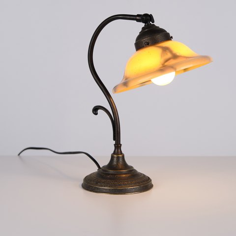 Antike Schreibtischlampe aus Schmiedeeisen mit Gelbem Mattglas im Art Nouveau Stil