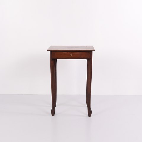 Beistelltisch aus Mahagoni mit Schublade 1920er Jahre