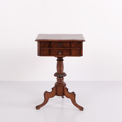 Piedestaltisch aus Handpoliertem Mahagoni aus den 1860er Jahren