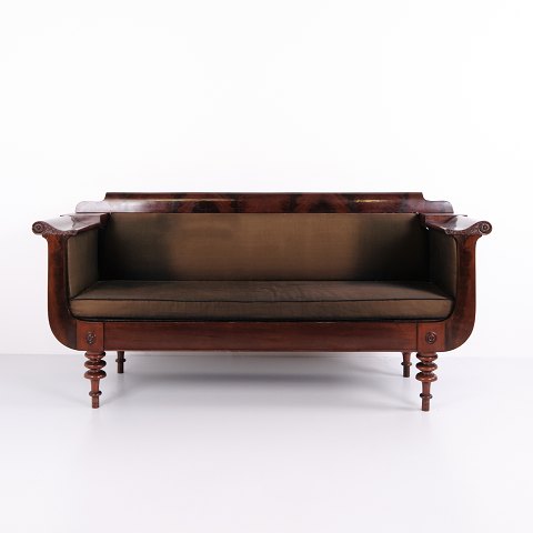 Antikes Empire Sofa aus Mahagoni mit Gedrechselten Beinen und Brauner Polsterung aus den 1830er Jahren