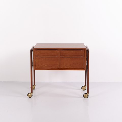 Arne Vodder Zugeschrieben Kleine Freistehende Kommode oder Nähtisch aus Teak 1950er Jahre