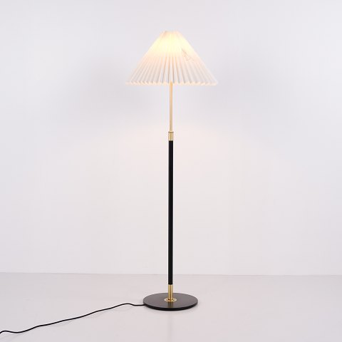 Aage Petersen Le Klint 351 Stehlampe in Schwarz und Messing