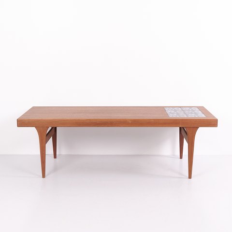 Johannes Andersen Couchtisch aus Teak mit Eingelassenen Keramikkacheln Dänisches Design der 1960er Jahre
