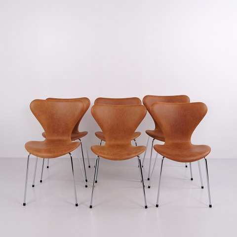 Satz von 6 Arne Jacobsen Serie 7 Stühlen aus Cognac Elegance Leder mit Chromgestell für Fritz Hansen Hohe Ausführung