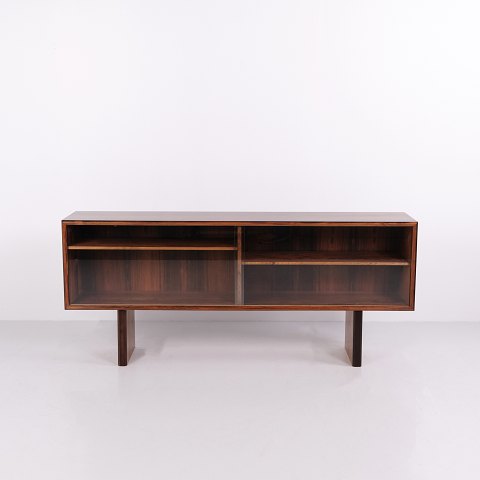 Ib Kofod-Larsen Niedriges Sideboard / Regal aus Palisander mit Glasschiebetüren für Faarup Møbelfabrik