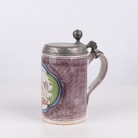 Großer Kellinghusener Fayencekrug mit Springendem Pferd und Zinndeckel 1790–1810 von Lubbert Diedrich Bahlmann
