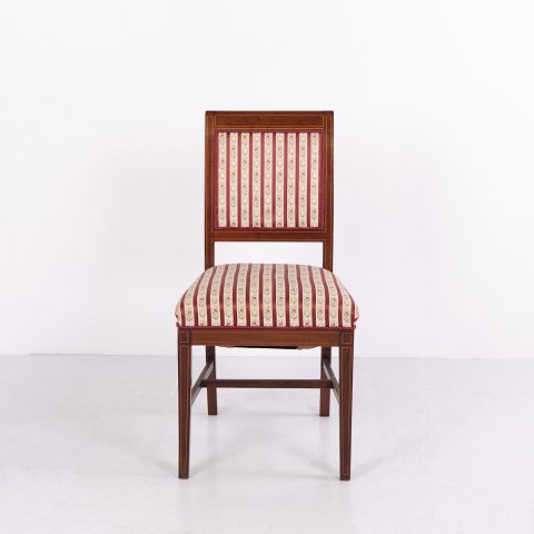 Antiker Neoklassizistischer Stuhl aus Mahagoni mit Intarsien und Streifenbezug ca. 1900–1910