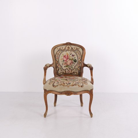 Antiker Armstuhl im Louis XV Stil mit Gobelin und Blumenmotiv ca. 1880–1910