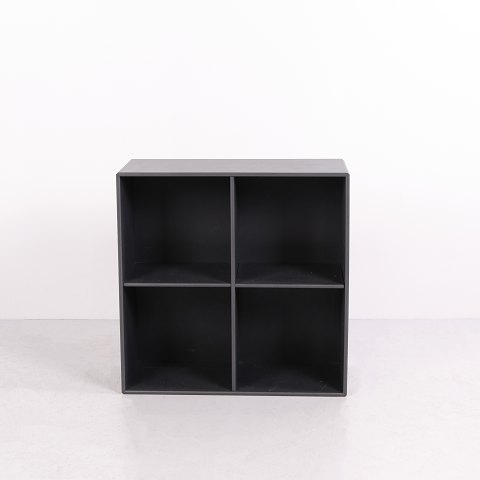 Montana Modell 1112 Regal in Schwarz von Peter J. Lassen 70 x 70 cm