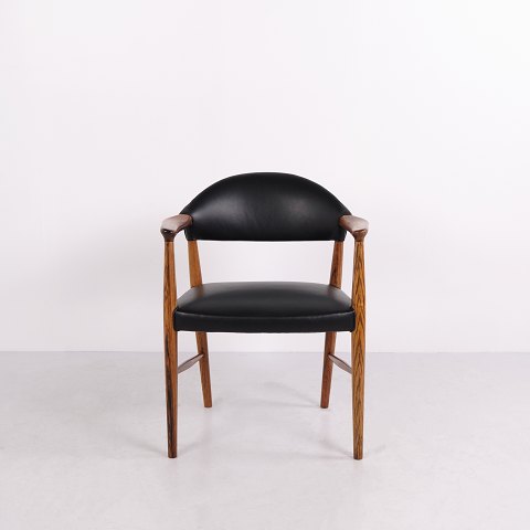 Kurt Olsen Modell 223 Armlehnstuhl aus Palisander und Schwarzem Leder Slagelse Møbelværk 1950er Jahre