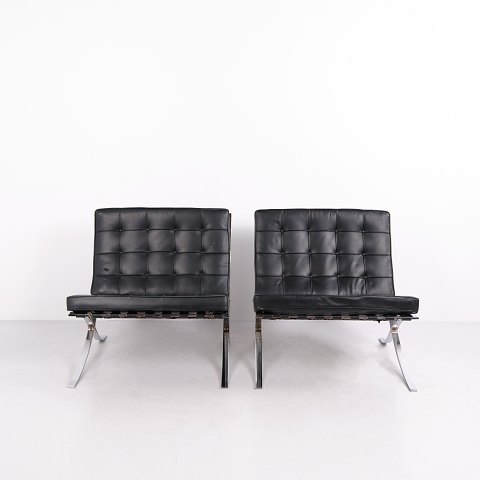 Paar Ludwig Mies van der Rohe Barcelona Sessel aus Schwarzem Leder KnollStudio