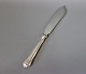 Cake knife in Saxon, hallmarked silver.
5000m2 showroom.
