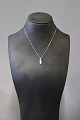 Necklace in White gold with pendant with 3 small diamonds.5000m2 showroom.