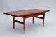 Elevatorbord, kan både bruges som sofabord og spisebord, i teak og af dansk design fra 1960erne.5000m2 udstilling.