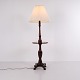 Originale Mahagoni Stehlampe mit Integriertem Tisch und Löwenfüßen aus den 1880er Jahren