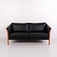 Hjort Knudsen Classic Zweisitzer Sofa mit Holzstreben aus Schwarzem Leder und Massivholz
